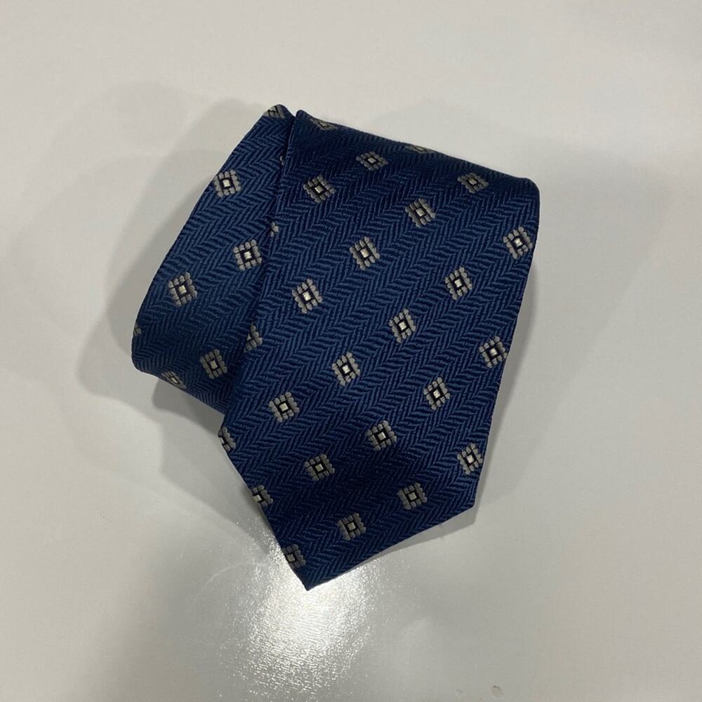 Ermenegildo Zegna Navy and White Patterned Tie